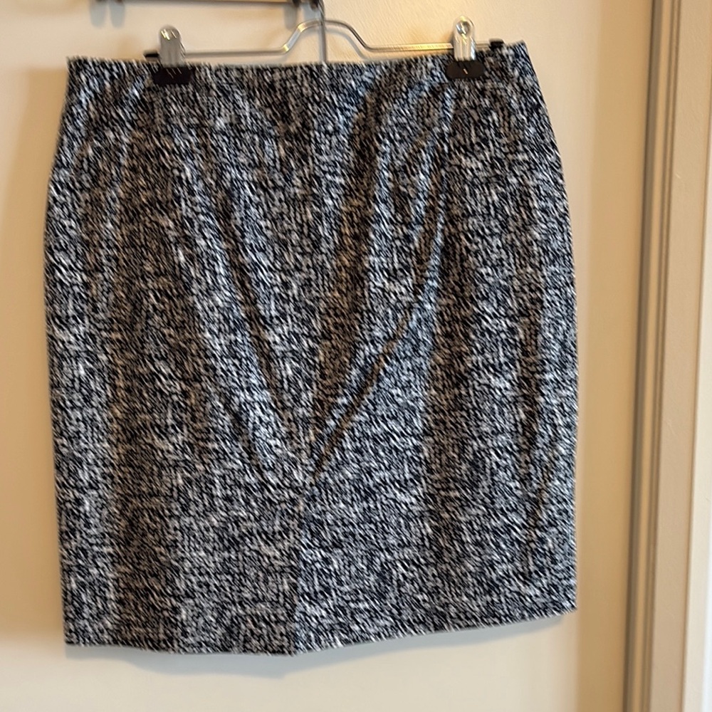 Jones Wear Black Pencil Skirt